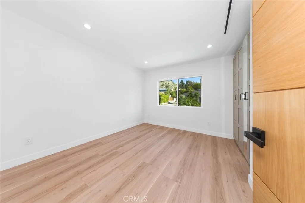 8369 Vine Valley Drive, Sun Valley, California 91352 home-pic-44